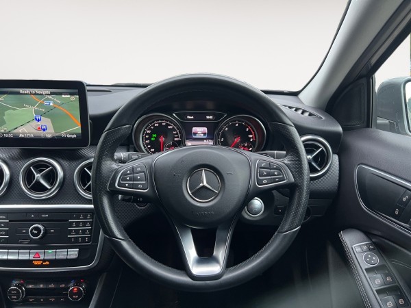 MERCEDES-BENZ A 180 D SPORT PREMIUM AUTO