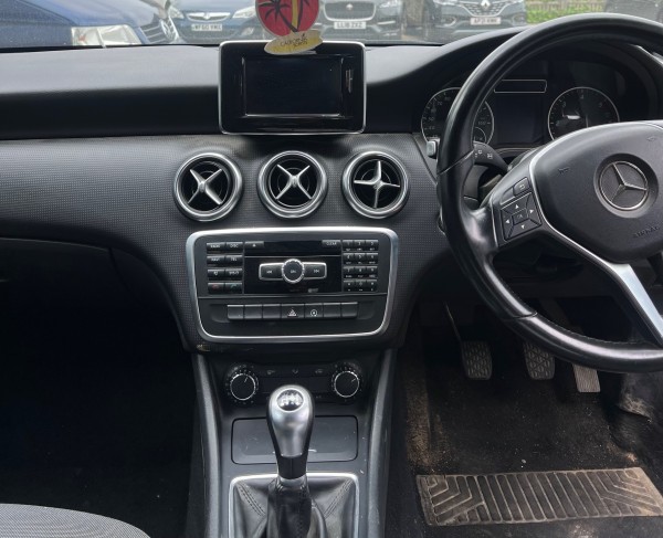 MERCEDES-BENZ A180 BLUEEFFICIENCY SE CDI