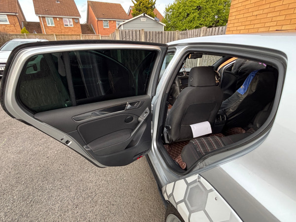 VOLKSWAGEN GOLF GTI S-A