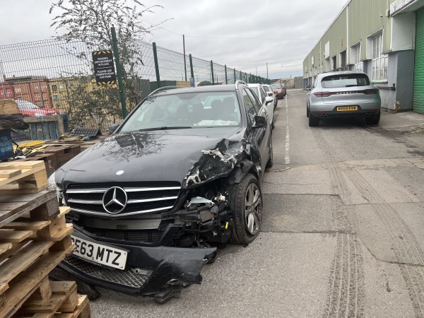 MERCEDES-BENZ C180 EXECUTIVE SE BLUE-CY A