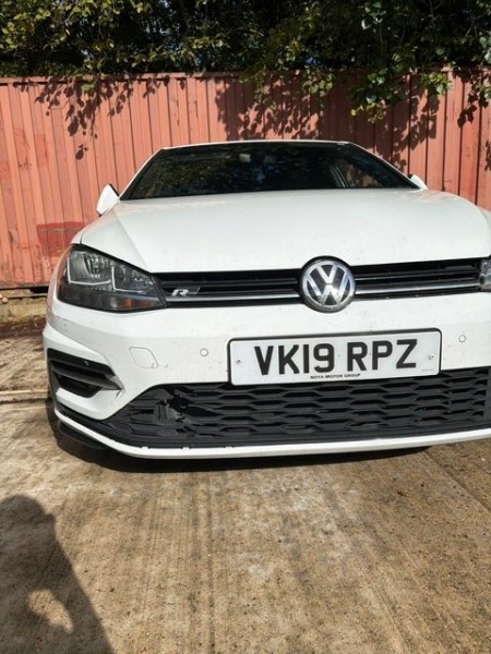VOLKSWAGEN GOLF R-LINE TSI EVO